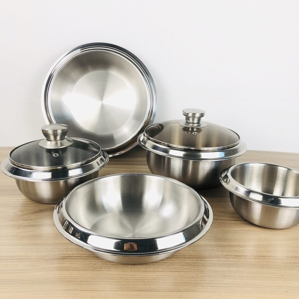 What are the advantages of cookware made of triple steel?