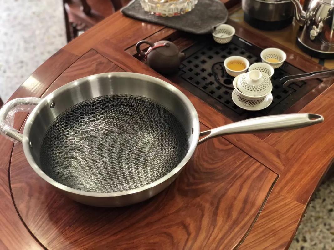 Why is stainless steel triple cookware generally more expensive?缩略图