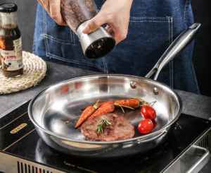 Why Triply Steel Cookware Reduces Food Sticking?插图