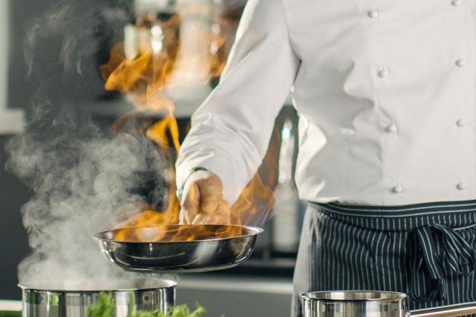 Is tri-ple steel cookware suitable for commercial use?缩略图