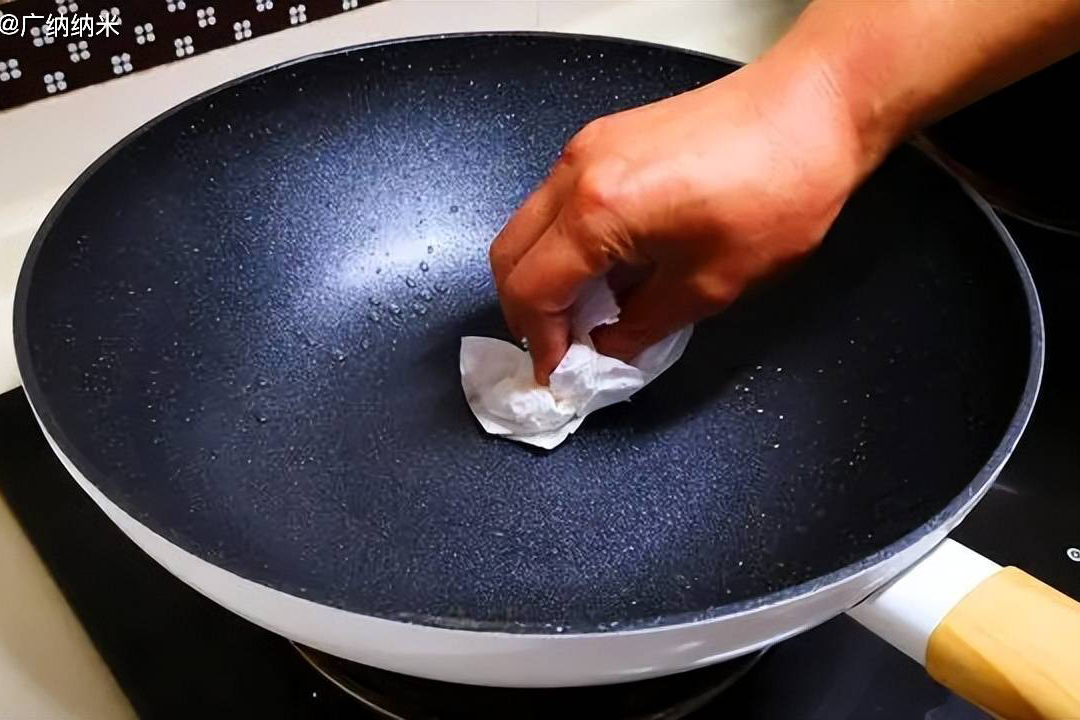 What are the benefits of ceramic coatings used on cookware?缩略图